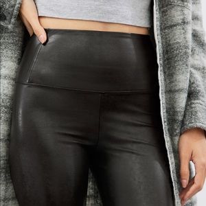 Aritiza Wilfred free vegan black leather leggings - Daria pant